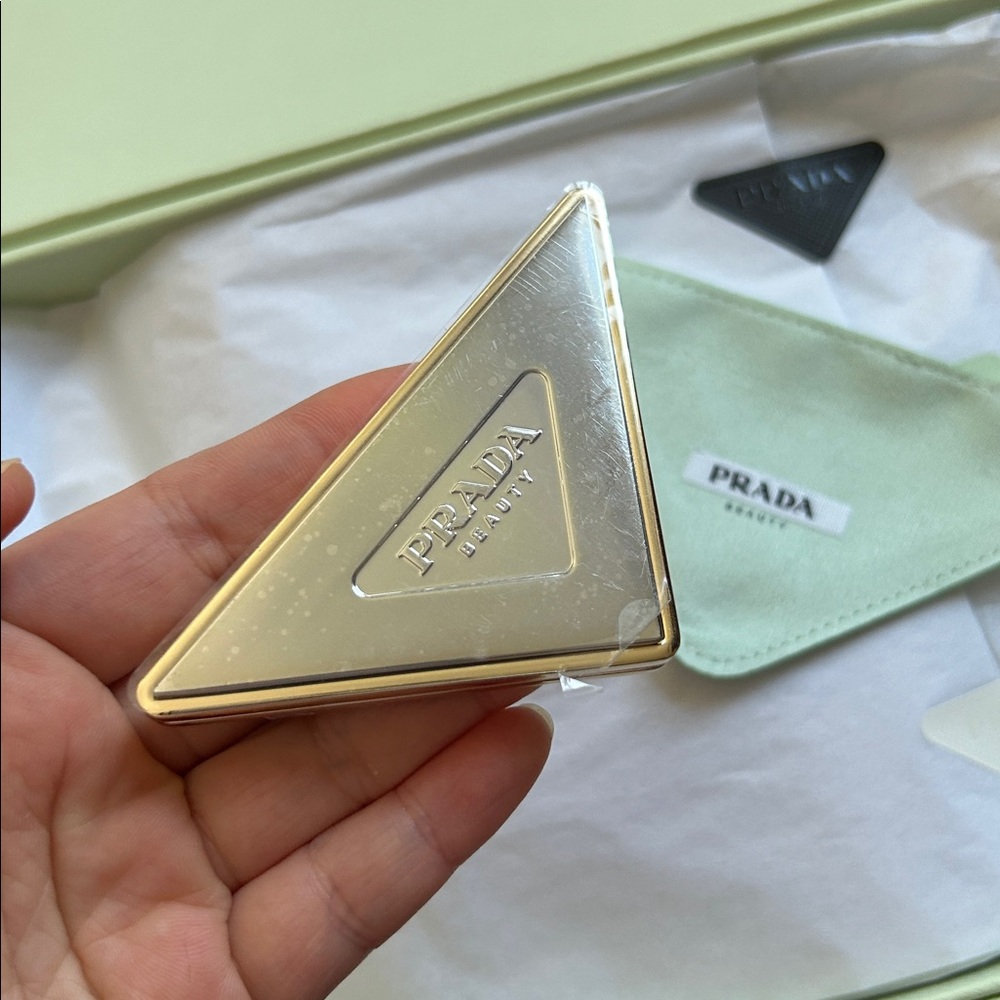 Prada Beauty Triangle compact mirror - Picture 6 of 17